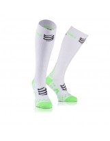 Chaussettes de compression Compressport Full socks Recovery blanches